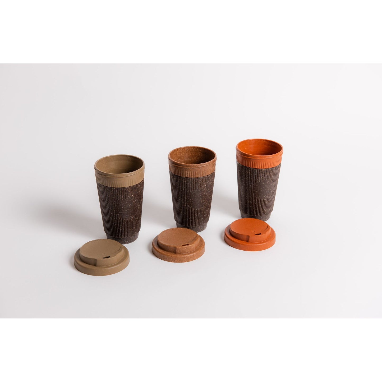 Daugkartiniai puodeliai iš kavos tirščių Weducer